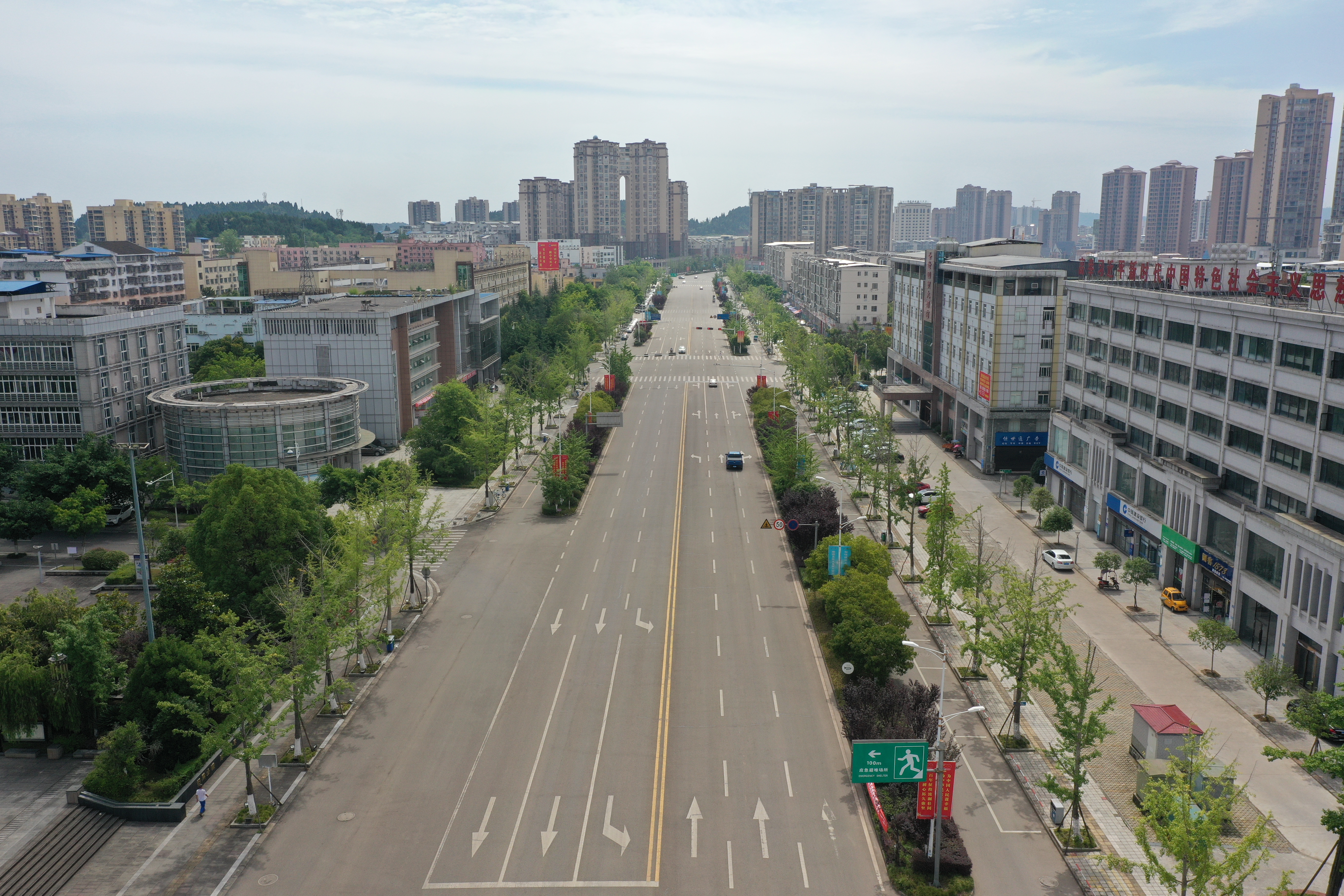 安居區(qū)鳳凰大道中段道路(圖1)