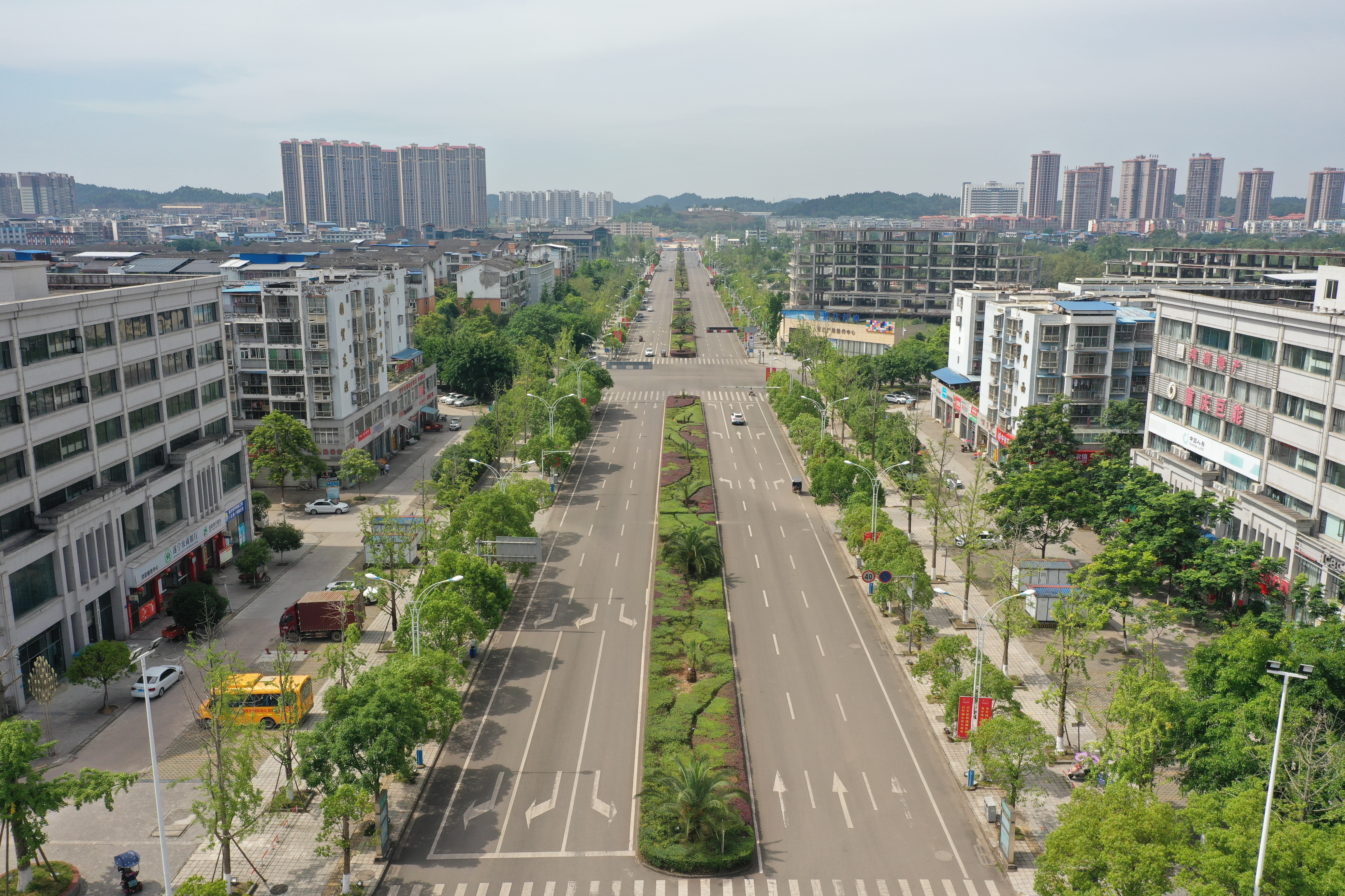 安居區(qū)鳳凰大道中段道路(圖2)